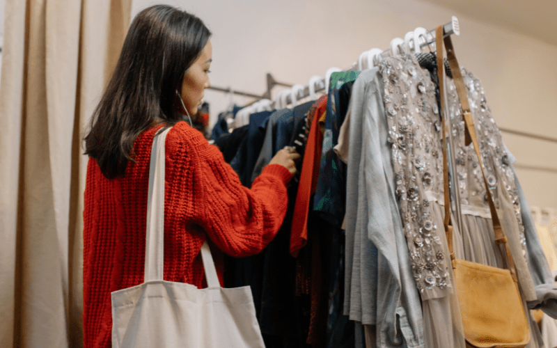 Buying and selling secondhand clothes online: a guide